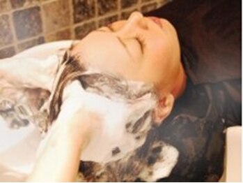 ネオリーブエム(Neolive em;)の写真/年末年始のご褒美にヘッドスパを♪頭皮環境を正常化してさらツヤ美髪に導く★[武蔵小杉/元住吉/学割U24]