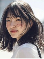 フラッグ(flag) 透け感レイヤーミディ × やわらか質感バング