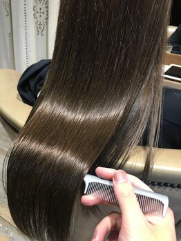 リア(lia)の写真/厳選されたトリートメントで、触れるたびに違いを感じるうるおいと艶を実現!しなやかな質感へ導きます♪