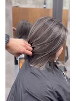 エッセンザ 梅田(ESSENZA)&nbsp;ハイライトカラー切りっぱなしボブ