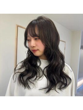 ファミーユプラス(famiiyu+) 重ためミディアムレイヤー/バタフライカット/ハッシュカット