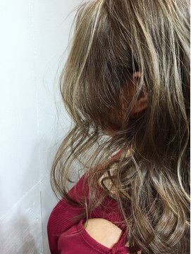 ユートピア(U topia) ハイライトで外国人風に白髪をオシャレに【ユートピア渡邉】