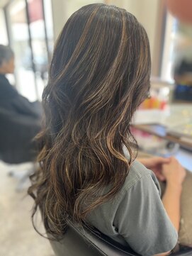 アンジュールヘアーワークス(1//jour hairworks) 多毛のお悩み改善にお奨め3Dロングレイヤー