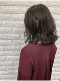 グレーベージュ