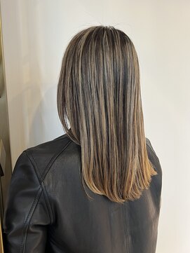 プラスシー(+C) ハイライトでグレージュカラー！