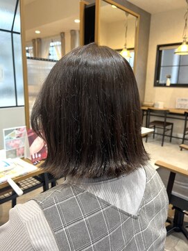 ラッシュ(rush) ヘアドネーションで切りっぱなしボブ