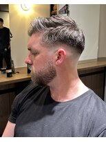 フリークバーバーショップ 河原町三条店(FREAK BARBER SHOP)&nbsp;海外大人ミドルフェードサイドパートスタイル