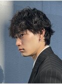 センターパートニュアンスパーマ刈り上げツーブロックメンズヘア