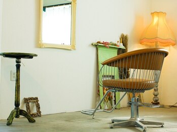 スイミー(swimmy)の写真/アンティークな雰囲気に囲まれた空間＊ゆったりとした時間の流れる店内でリラックス。