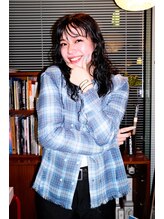 ニウ(NIU)&nbsp;パーマスタイル　ミディアム