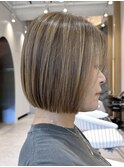 表参道白髪ぼかしハイライトミディアムボブアッシュグレー50代