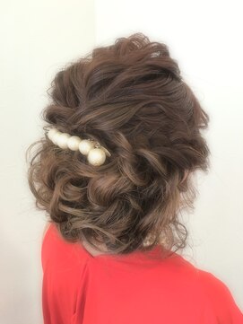 サロンドパリス ラグジュアリー(Salon de Paris Luxuary) ウェーブアレンジセット