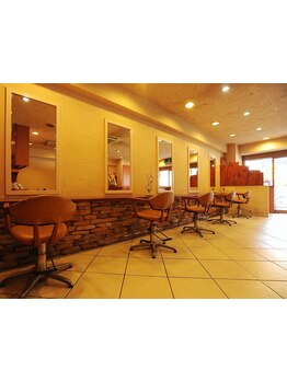 大型サロンが苦手な方も洗練された空間で、ずっと通いたいサロンに。充実のSalonTimeをお過ごし下さい。