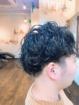 ラフ(RaF*) ダークグレージュツイストパーマメンズパーマ刈り上げ