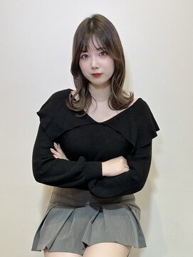 レヴィア(REVIA) くびれミディアムスタイルレイヤーカット