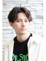 ルーツ(ROOTS) 大人男子のニュアンスパーマでつくるセンターパート