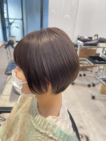 シルキーベージュ×ショート/グレージュカラー