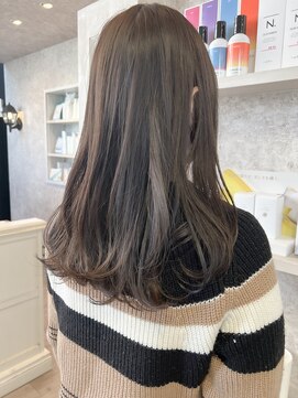 福山市美容室Caary20代30代柔らかブラウンカラーロングヘア