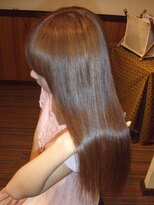 アウラ(aura)&nbsp;視線クギ付けになる毛先までつやつやストレート