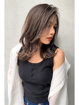 トルネード(TORNADO) ミディアムレイヤーカットグレージュ　n10.3