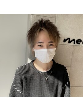 メロウバイケンジ(mellow by KENJE) 【インナーカラー ×ミルクティー×アップバングウルフ】