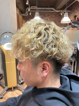 ヘアーショップ エヌアンドエー 越谷店(hair shop N&A) 個性を引き立てるスパイラルパーマ×ハイトーン/ブリーチ