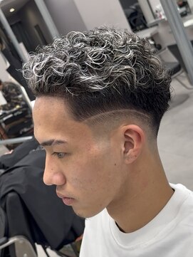 ササ 京都河原町店(33 SASA) メンズホワイトハイライト　オールバックパーマ　京都四条河原町