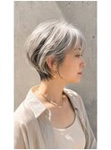 グレイヘアを活かした大人のショートヘア50代60代白髪染めUP