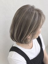 ウル(ulu)&nbsp;ショートボブ　白髪ぼかしハイライト　白髪活かし　名東区