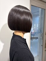 トリッカ 葉山(tricca)&nbsp;つるんと艶めくミニマルボブ