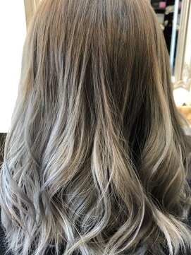 オルブ 戸塚安行店(Oluve) はしゃぎ過ぎない大人シルバーアッシュ/オルブ戸塚安行