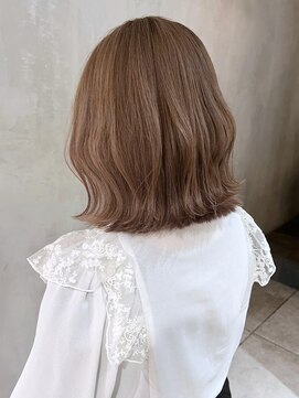 アイティーバイアルバム 下北沢店(IT by ALBUM) ミルクティーベージュボブ_斜めバンググレージュカラー_ba441541