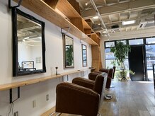 落ち着いた雰囲気の店内でマンツーマンのプライベートサロンです