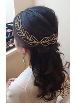 ビスポーク(BESPOKE)&nbsp;20代30代ゆるふわ♪お呼ばれ大人っぽねじり編みハーフアップヘア