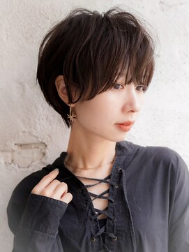 カライング(ing) 大人可愛い20代30代40代黒髪前下がりひし形小顔ボブ丸みショート