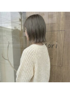 ニコリヘアワークス(nicori hair works) ハイトーン×外ハネ×グレージュ3