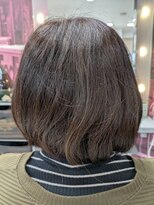 グリーンアップル(GREEN APPLE)&nbsp;うねりと広がりを抑えた艶ボブ