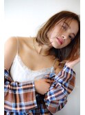 グレージュ ひし形シルエット 切りっぱなしボブ エアリー