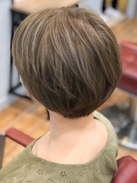 ミーティア バイ クアトロ(Meteor By QUATRO) 【カラーリスト担当】プラチナアッシュ