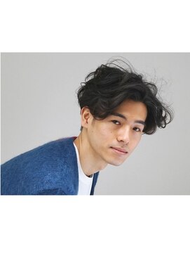 シゼン(shizen) センターパートの大人ツーブロックスタイル