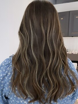 ヨロ 小岩(YOLO) ハイライトカラーミルクティーベージュケアブリーチダブルカラー