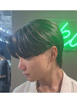 スキル(SKILL) センターパート/ニュアンスパーマ/メンズ縮毛矯正/パーマ落とし