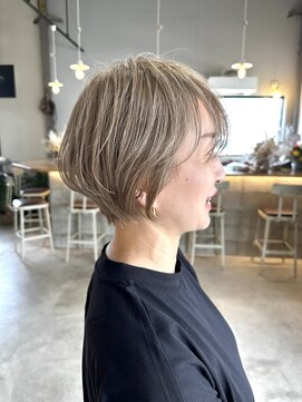 ソーコ(SOKO) ショート×ミルクティベージュ