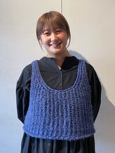 シー 岡崎(,SHE) 鈴木 桃香