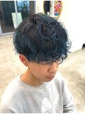 刈り上げ波巻きパーマブリーチグラデーションターコイズカラー