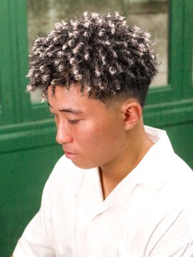 プロショップウェーブ セカンド(PRO SHOP WAVE II) スペインカール/テーパーフェード/メンズパーマ/フェザーパーマ