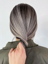 シオン(shion) ミディアムホワイトベージュダブルカラーボブ_ba583652