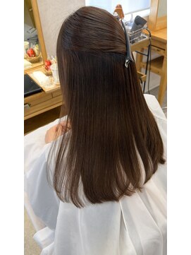 フォルメージ(formage) 朝のアイロン不要！内側の癖から広がりを抑える艶髪髪質改善