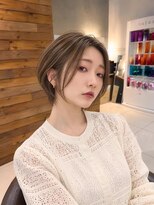ロハスバイケンジ(LOHAS by KENJE)&nbsp;白髪ぼかしで白髪を活かすくびれショート