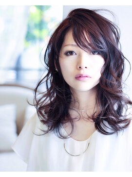 ユーフォリア(Euphoria) ゆるやかなくびれと色気を併せ持つリラクシーロング